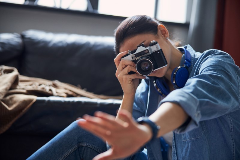 フォトグラファーやカメラマンにおすすめの服装紹介 黒が正解ではない ふぉとるプラス 写真がもっと好きになる総合webメディア