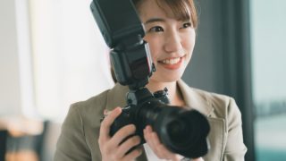 フォトグラファーやカメラマンにおすすめの服装紹介 黒が正解ではない ふぉとるプラス 写真がもっと好きになる総合webメディア