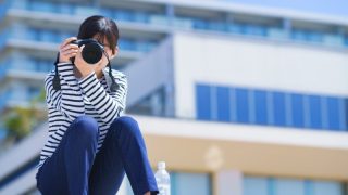 フォトグラファーやカメラマンにおすすめの服装紹介 黒が正解ではない ふぉとるプラス 写真がもっと好きになる総合webメディア