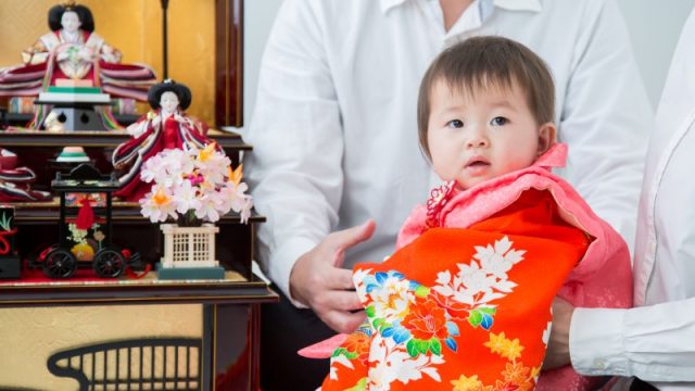 女の子の初節句はどんな服装にすればいい ひな祭りにおすすめの服装 ふぉとるプラス 写真がもっと好きになる総合webメディア