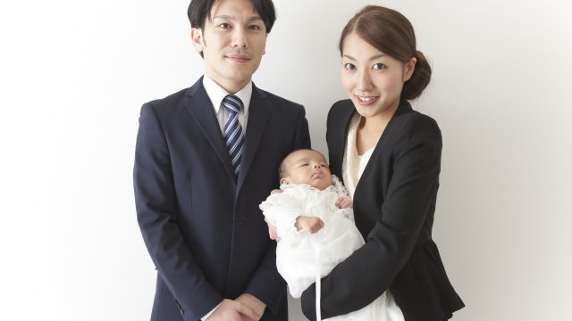 夏にお宮参りをする際の服装はどうすればいい 選び方や注意点を解説 ふぉとるプラス 写真がもっと好きになる総合webメディア