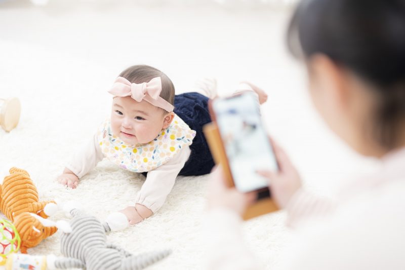 赤ちゃんの写真を上手く撮るアイデアを紹介 記念写真を思い出にしよう ふぉとるプラス 写真がもっと好きになる総合webメディア